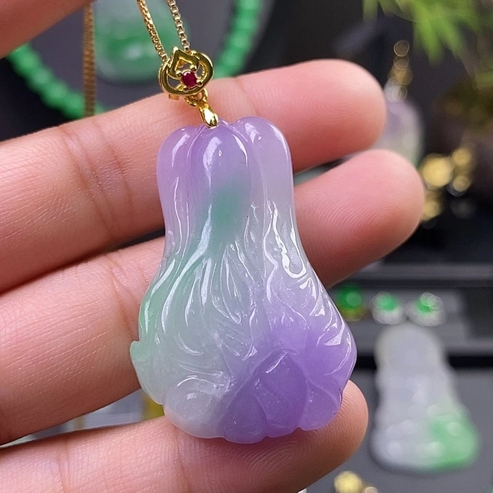 翡翠未镶嵌吊坠(赠链)