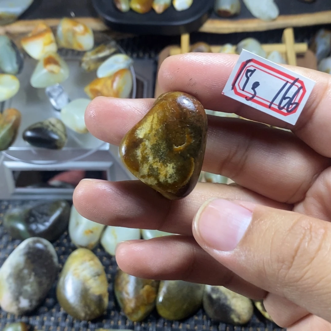 和田玉（糖玉）未镶嵌挂件