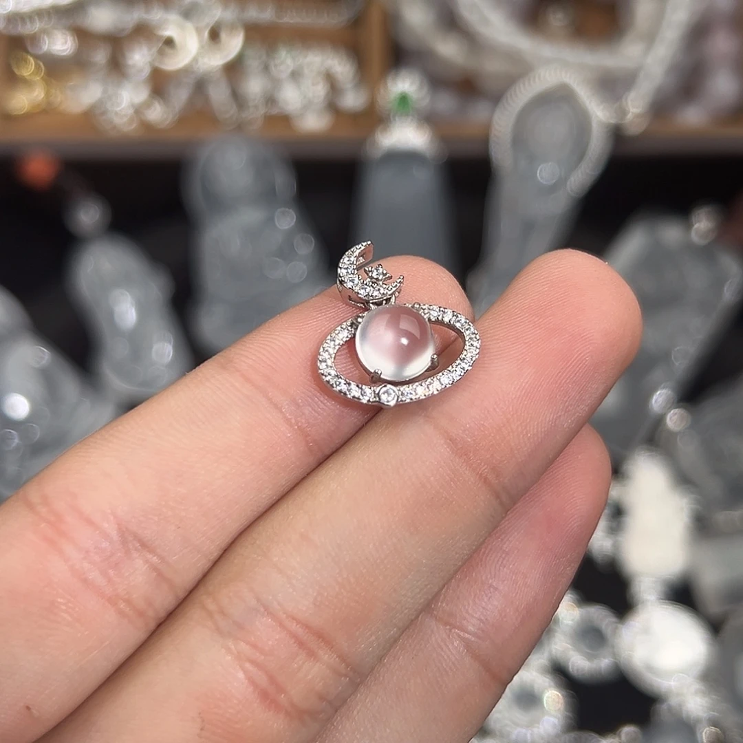 石英质玉银S925镀金镶嵌颈饰快乐星球蛋面吊坠