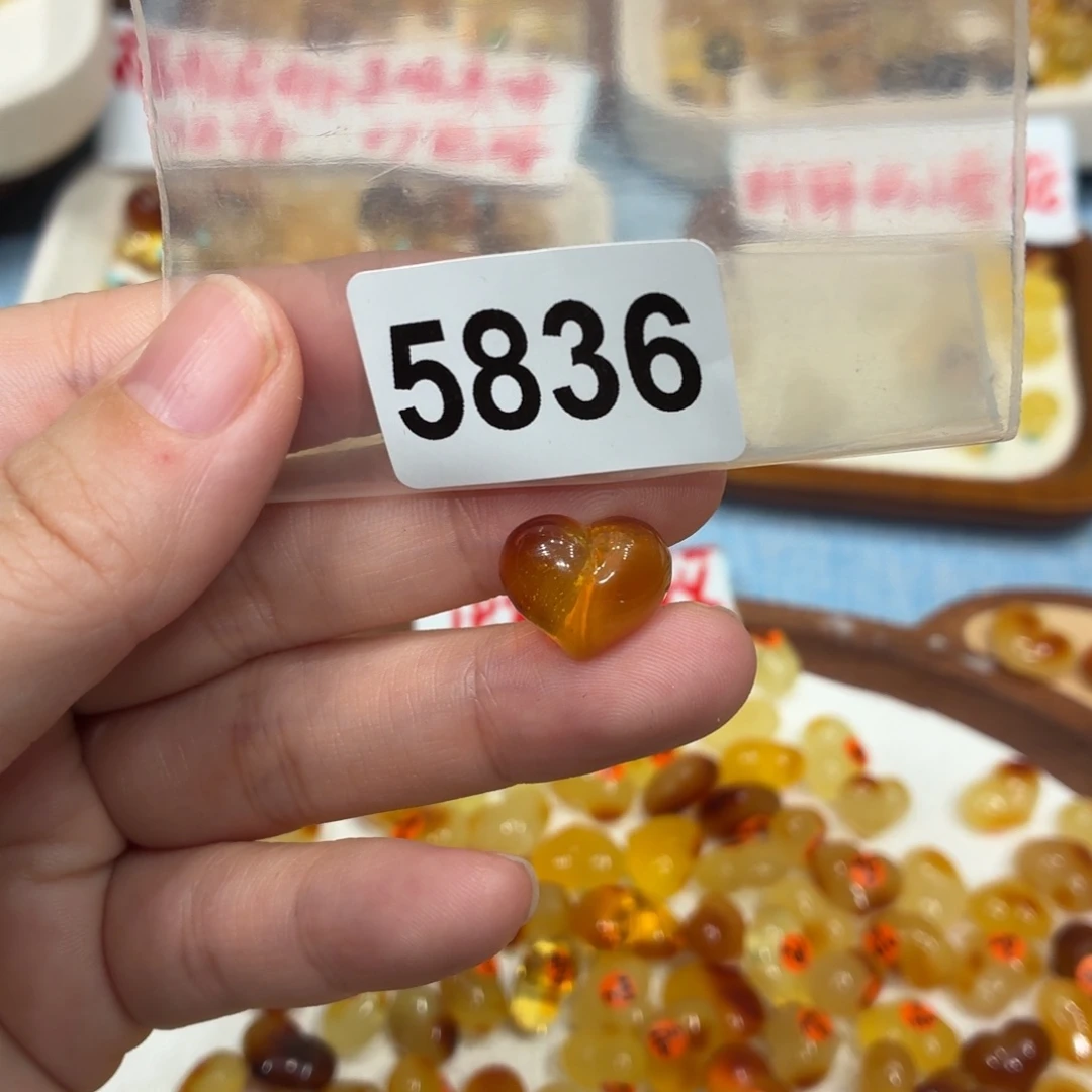 琥珀未镶嵌珠宝奇石