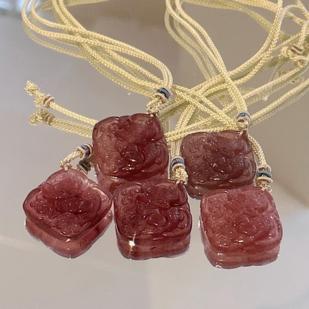 SG1794-［草莓晶狐牌项链］编织古风狐牌毛衣链均有瑕色差共生