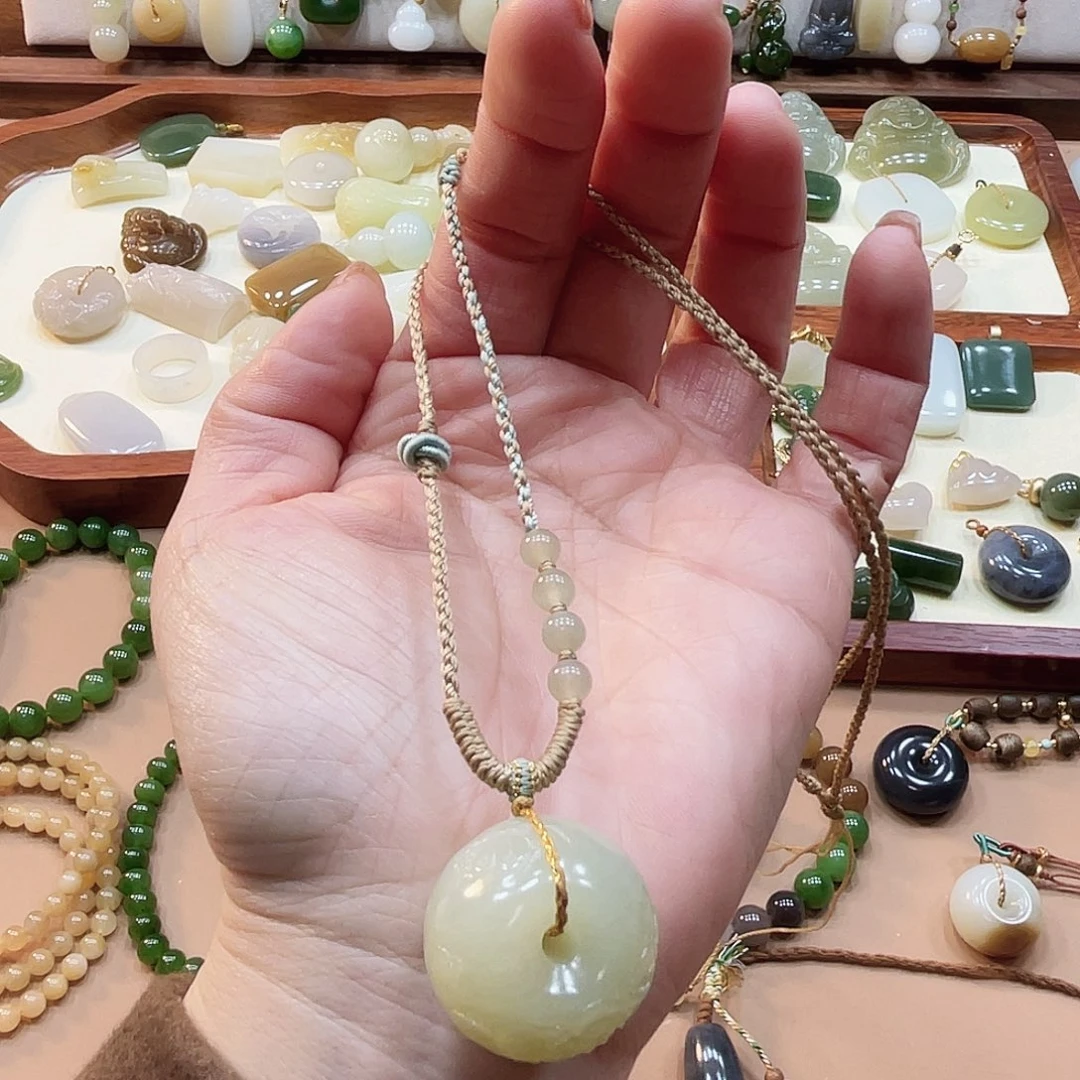 和田玉未镶嵌颈饰