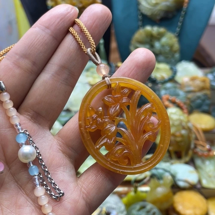 蛇纹石玉未镶嵌颈饰