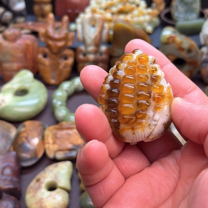 岫岩河磨玉（透闪石质玉）把件未镶嵌柴*