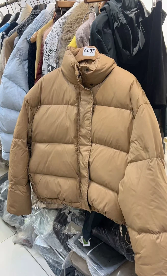 谢欧奈年底福秒 卡其色面包服羽绒服 简约洋气