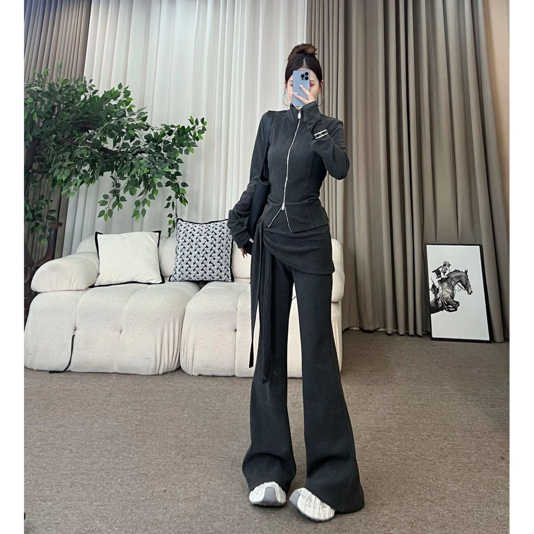 XIAOQIN【圣特罗佩】冬季加绒高领收腰拉链上衣屁帘微喇裤套装T496