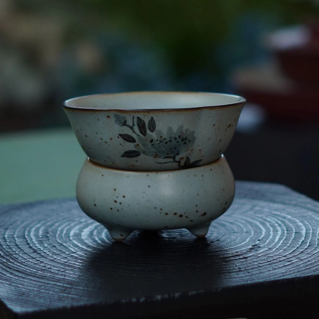 仿古铁点芍药花-茶漏-釉下纯手绘