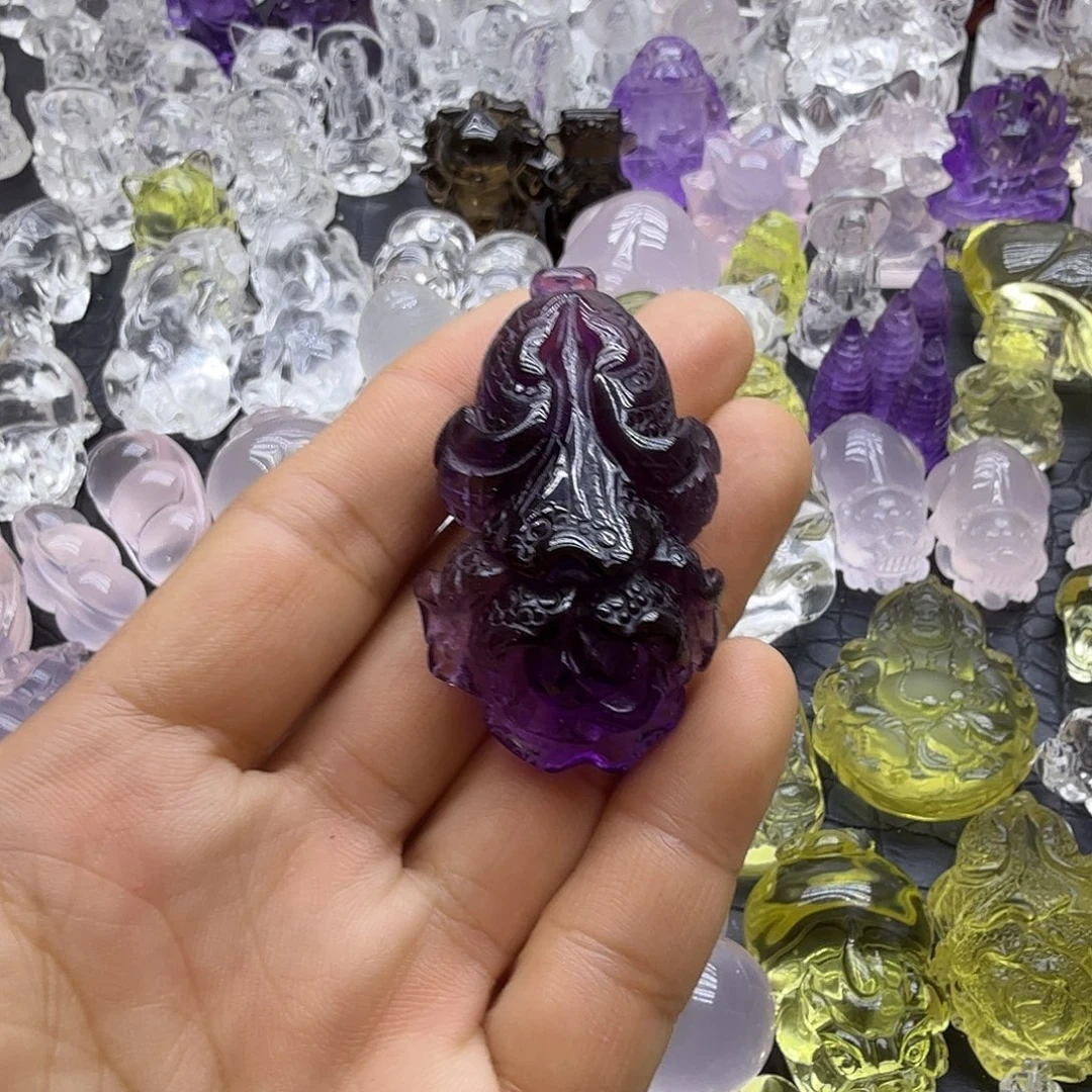 杨***焱颈饰水晶未镶嵌吊坠