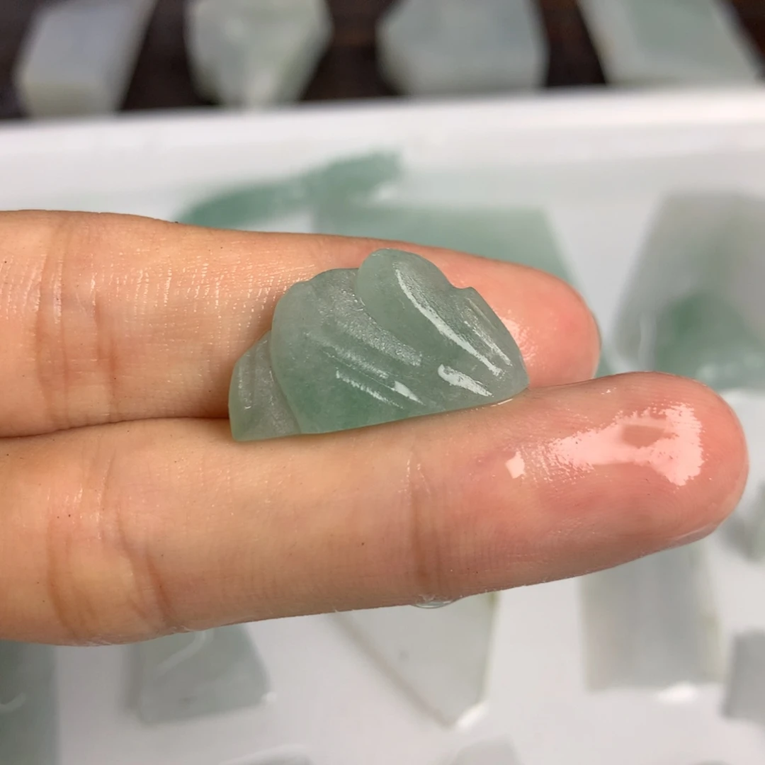 翡翠散珠背有靠山