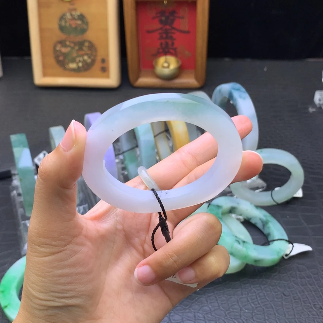 定制翡翠未镶嵌翡翠手镯