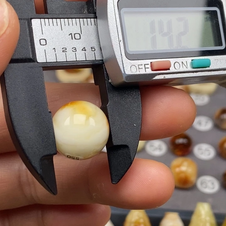 未镶嵌蜜蜡珠宝奇石