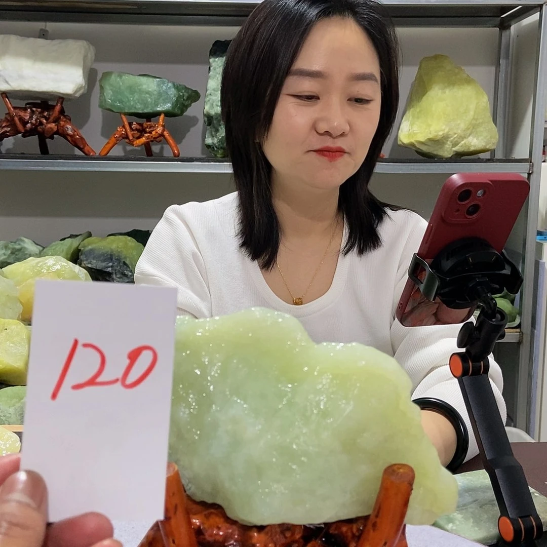 蛇纹石玉未镶嵌原石乌**誤