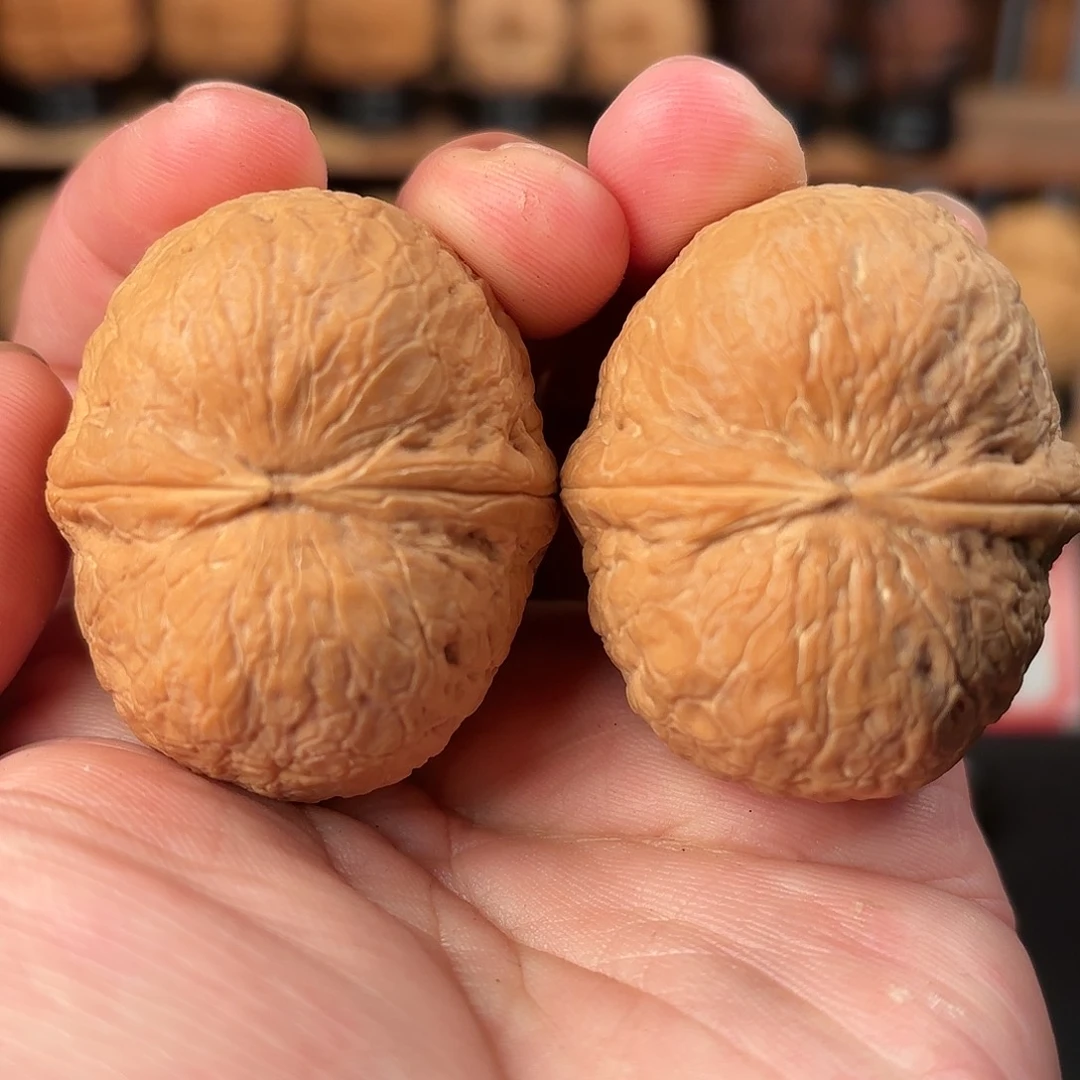 文玩核桃吊坠微瑕黄尖大元宝