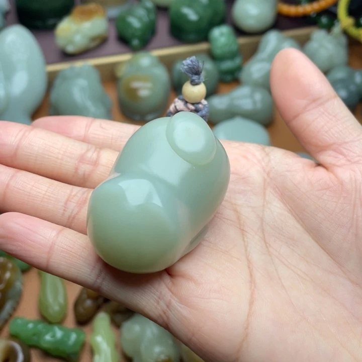 【闪购商品】颈饰未镶嵌和田玉猪咪