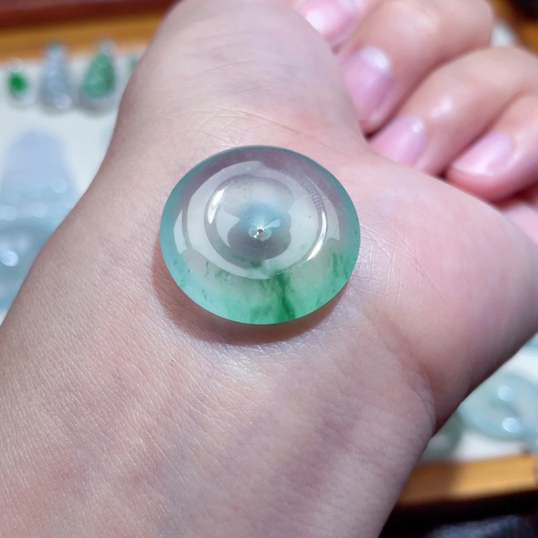 翡翠未镶嵌颈饰扣子