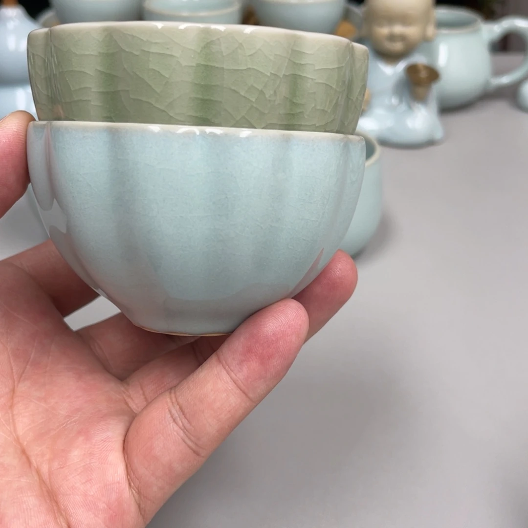 H***i瓷天青色豆绿菊瓣杯拍一发二