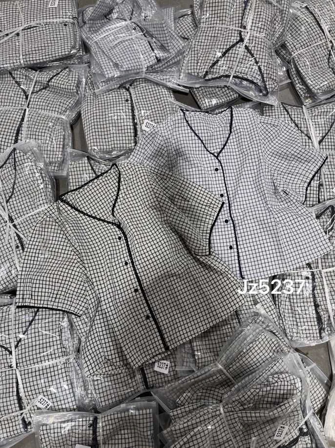 5237 韩系格子V领短袖衬衫