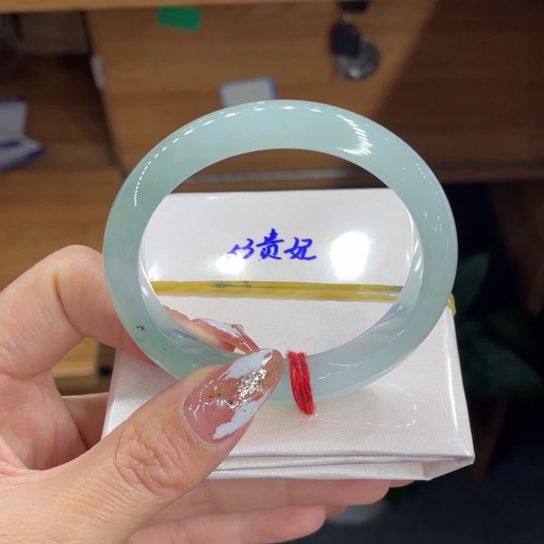 翡翠手镯未镶嵌天然翡翠