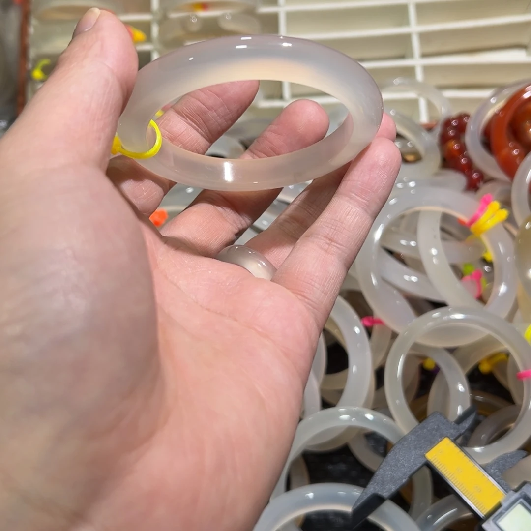 玛瑙/玉髓未镶嵌手镯5859圈有包容31