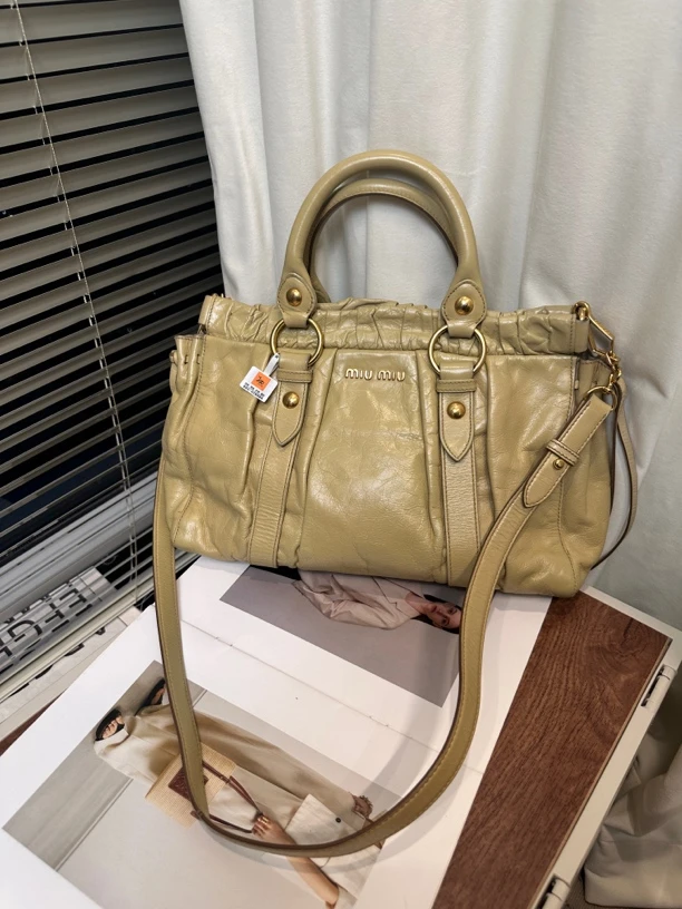 95新 MIU MIU/缪缪 褶皱防水布单肩包优雅手提斜挎包