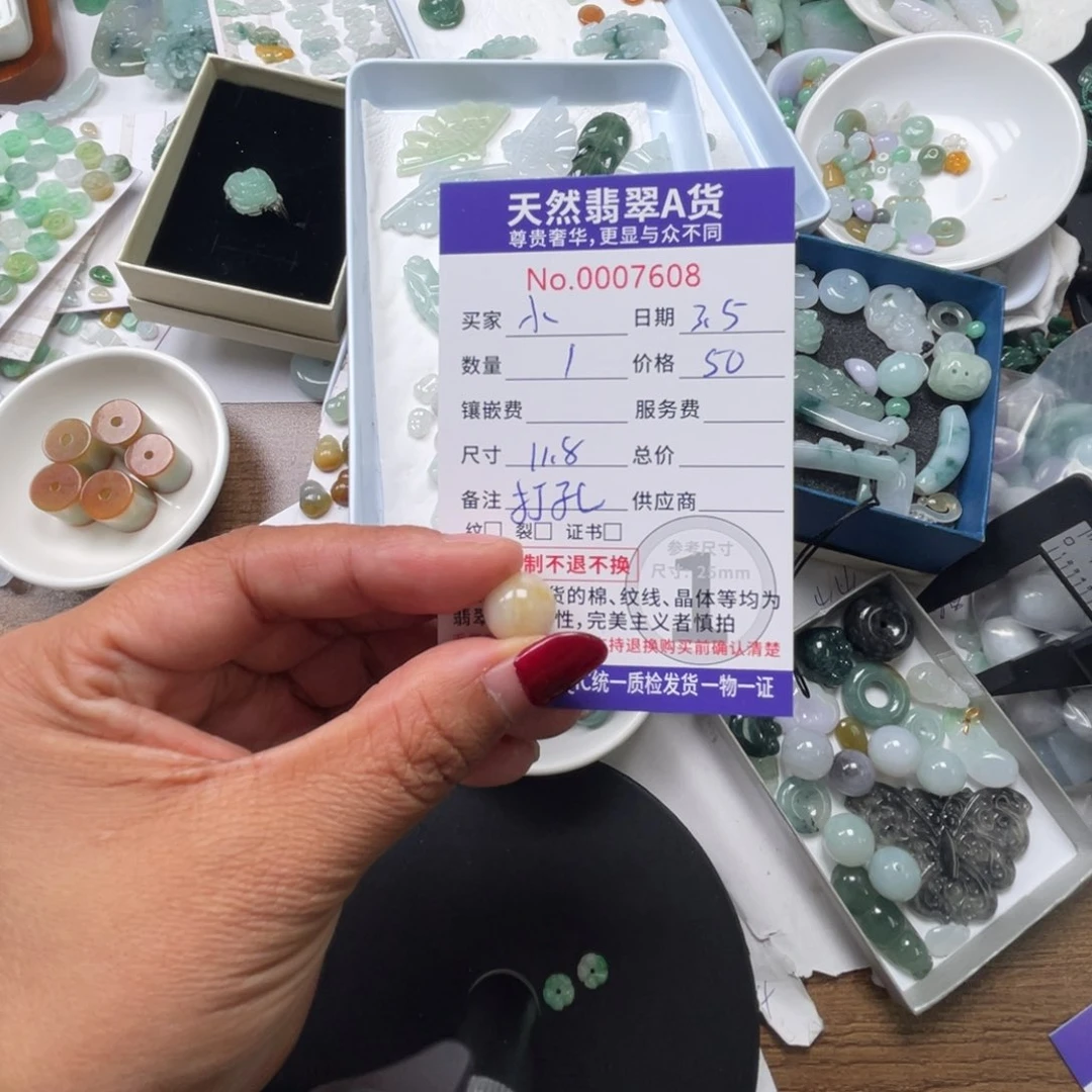 翡翠颈饰未镶嵌小*