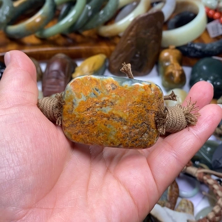 牛***咸岫岩河磨玉（透闪石质玉）未镶嵌颈饰