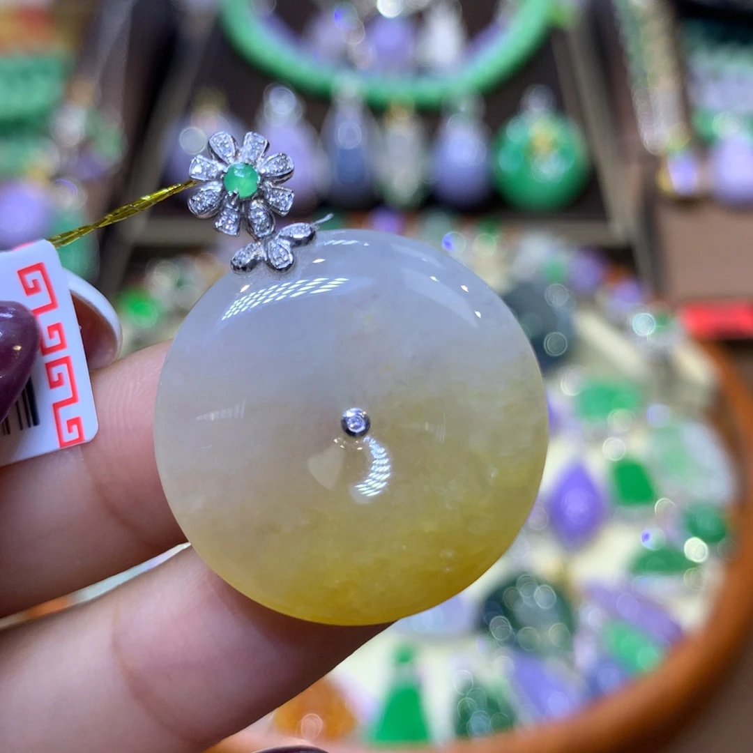 翡翠18K金镶嵌颈饰
