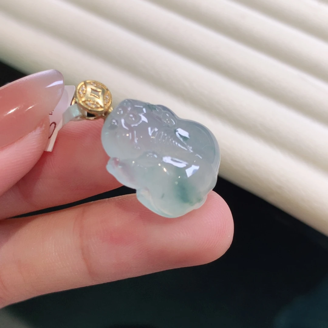 翡翠颈饰18K金镶嵌貔貅