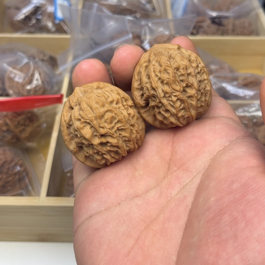 没***恼文玩核桃吊坠40金红