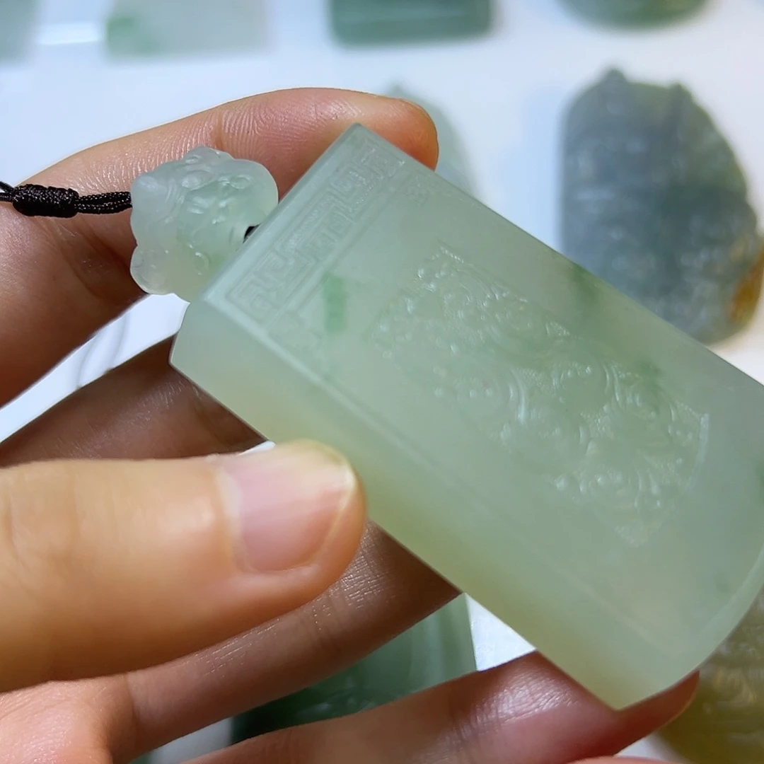 定制翡翠未镶嵌挂件