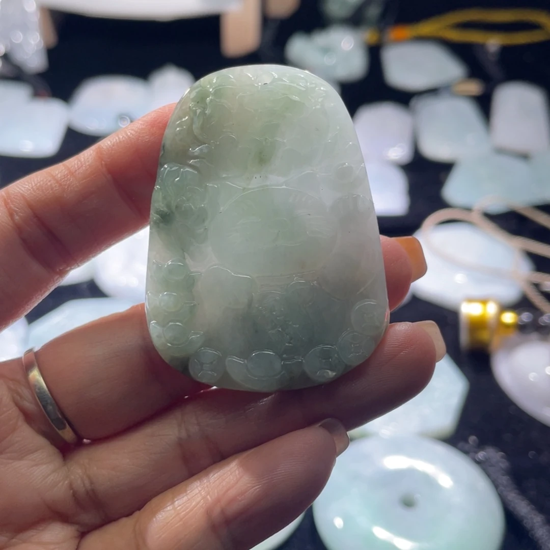 翡翠未镶嵌颈饰招财猫，包容