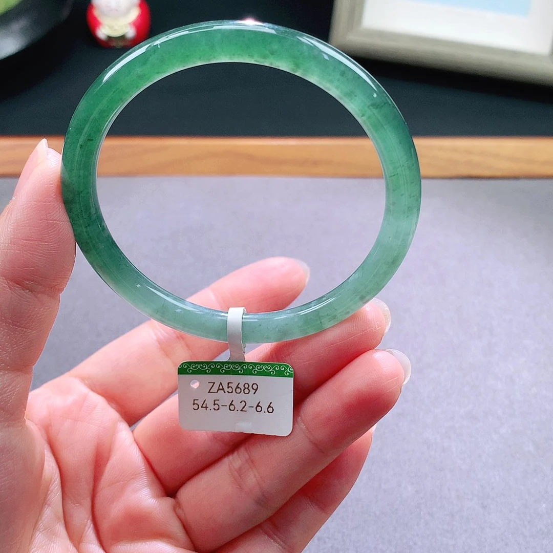 翡翠手镯未镶嵌天然翡翠手镯