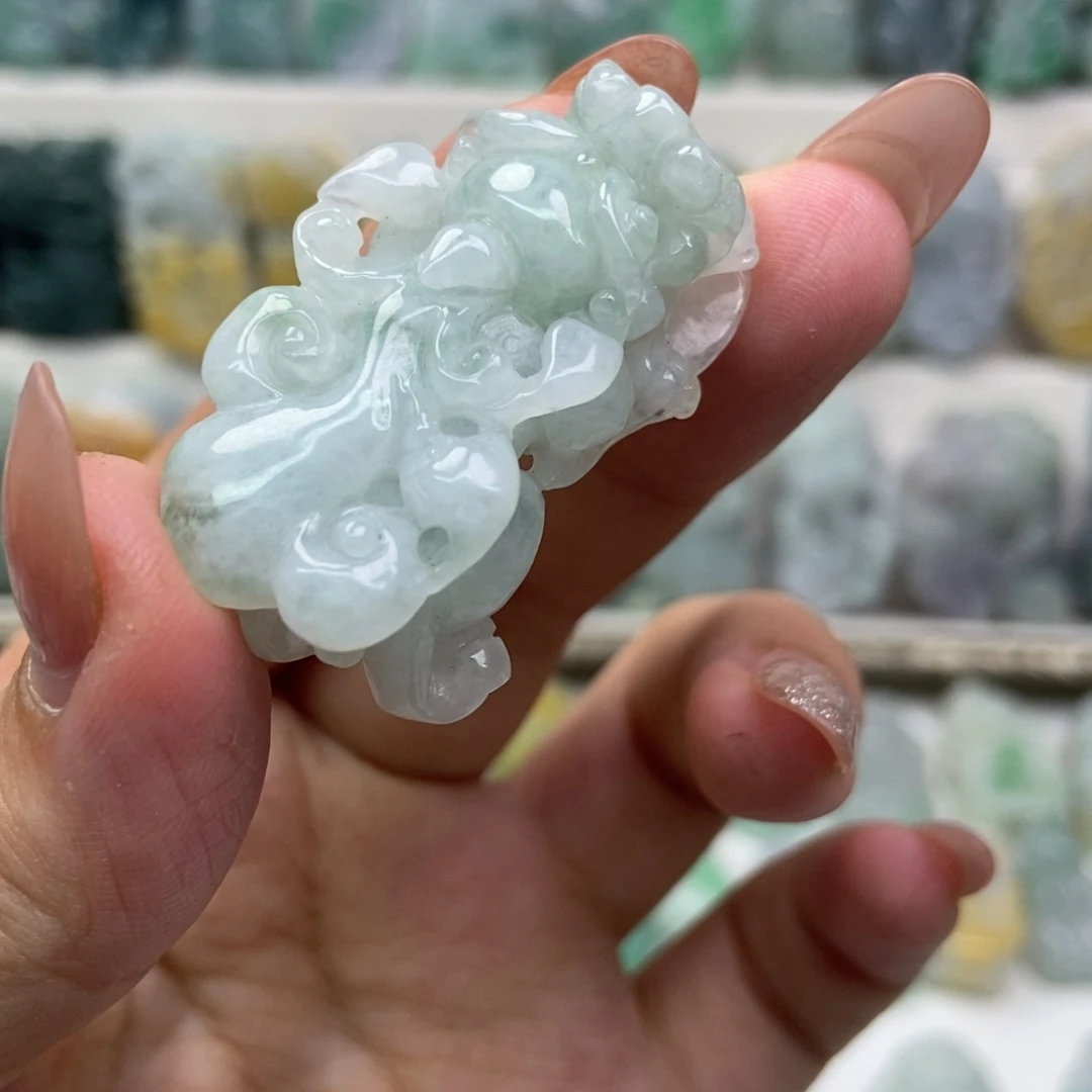 翡翠未镶嵌吊坠(赠链)