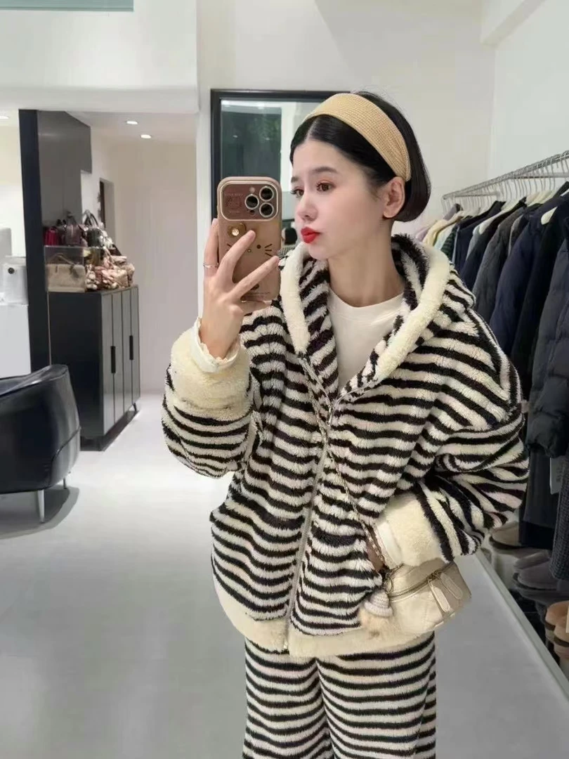 连帽睡衣女秋冬季加厚保暖半边绒2024新款珊瑚绒家居服可外穿套装