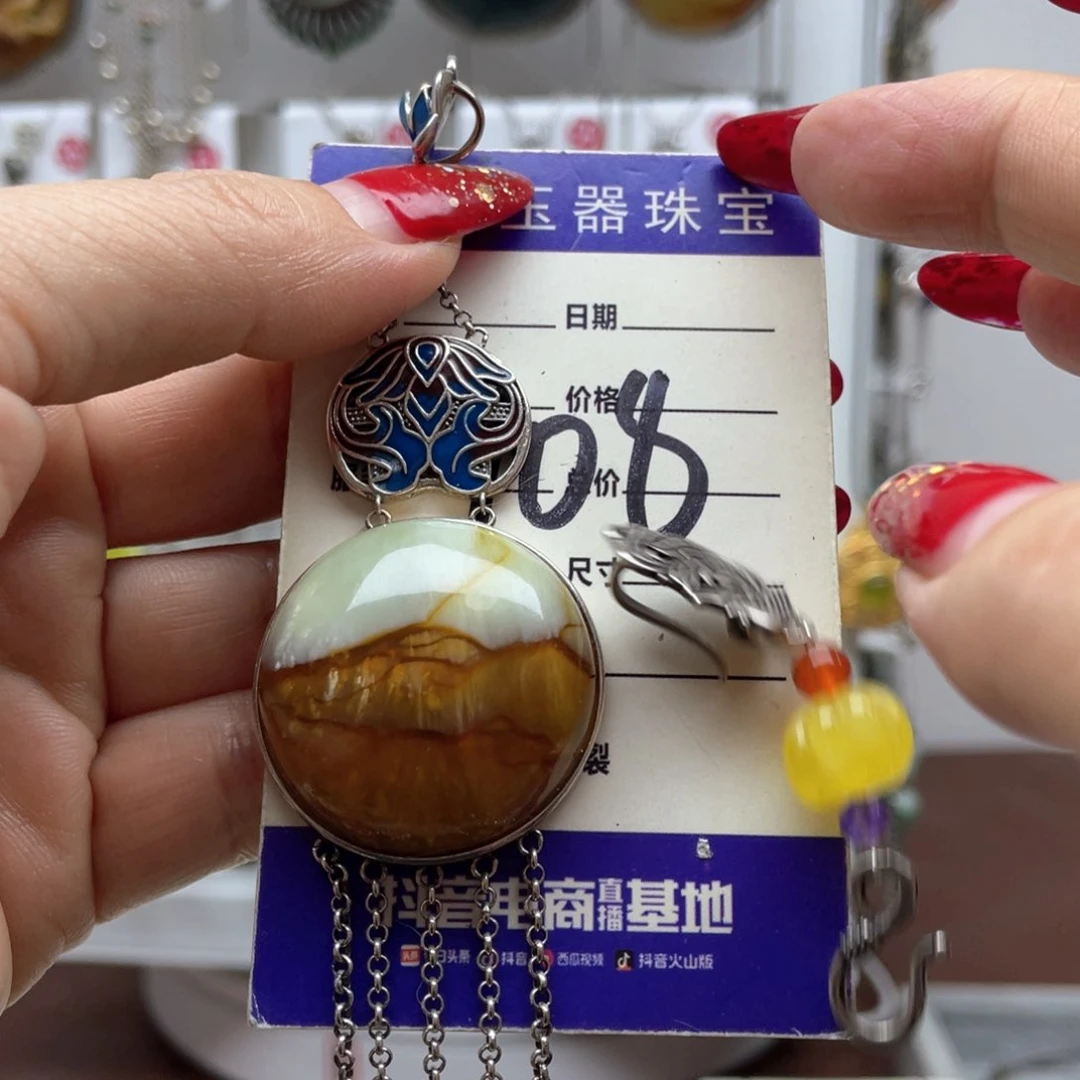 蛇纹石玉吊坠未镶嵌蒲*