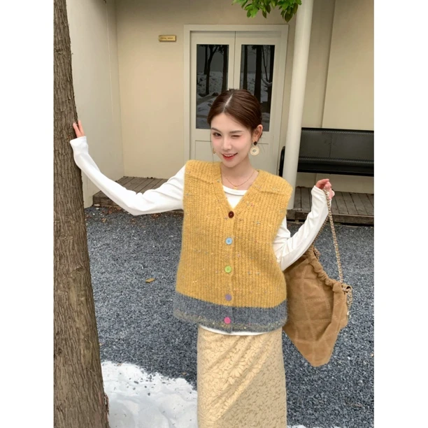 【赵小小yimao】95171 秋冬甜美减龄彩色扣子针织衫显瘦马甲上衣女