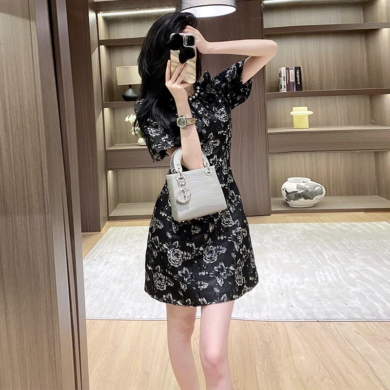 夏季十三行高档小众设计提花钉珠黑色连衣裙高级感收腰显瘦短裙女