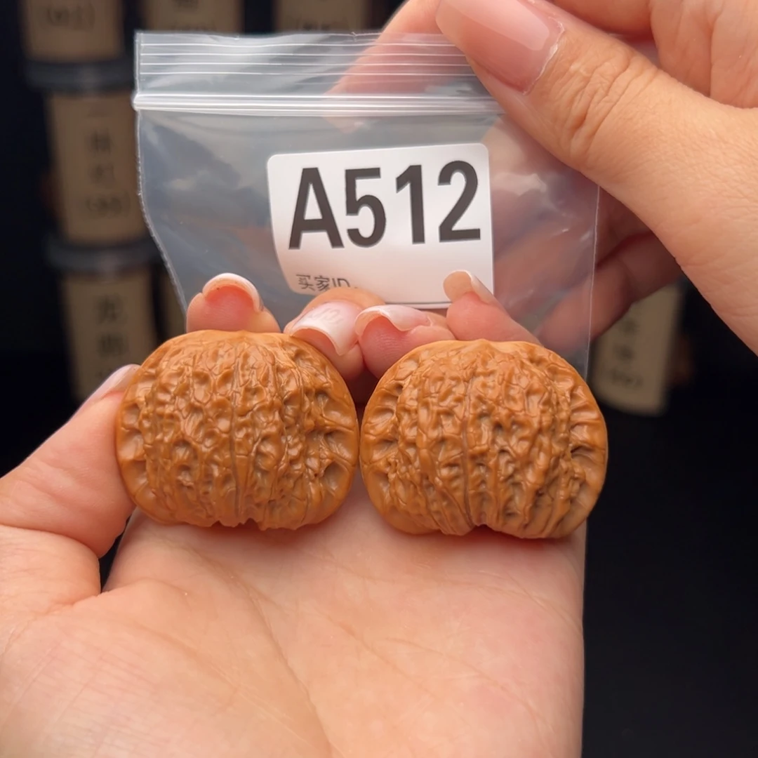 文玩核桃吊坠血麒麟40