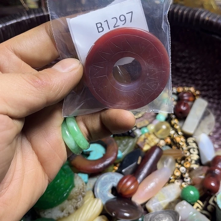 乐***姐吊坠龙脊菩提工艺品b1297
