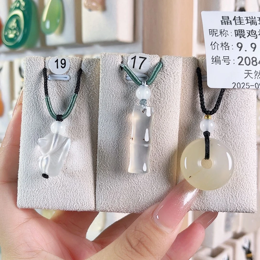 喂***嘴未镶嵌颈饰玛瑙/玉髓