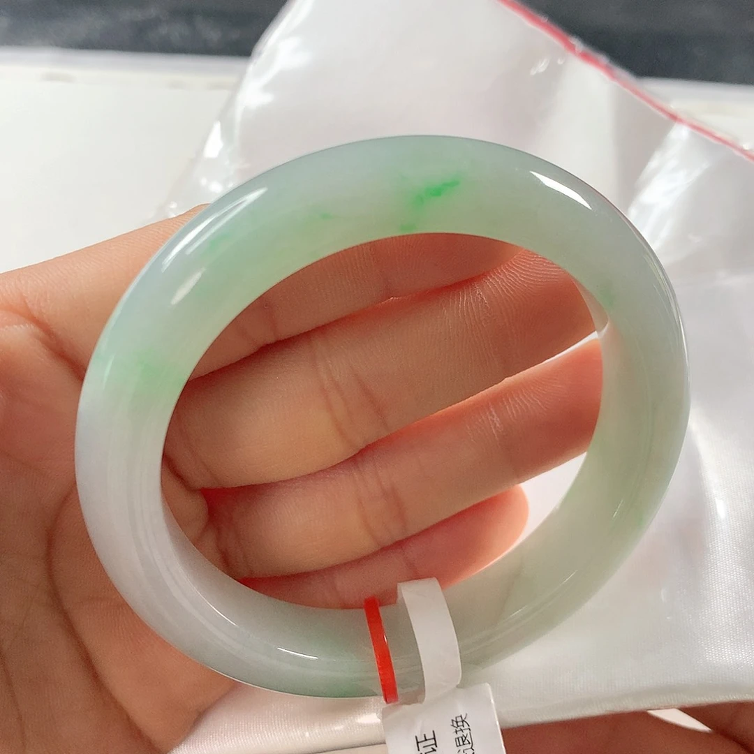 翡翠手镯未镶嵌 正圈①⑦① 需包容