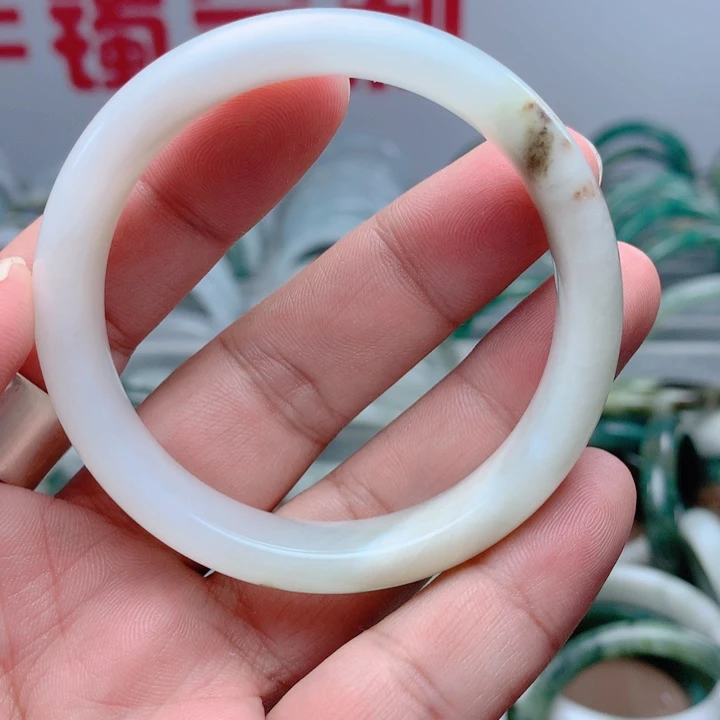 独山玉未镶嵌手镯55