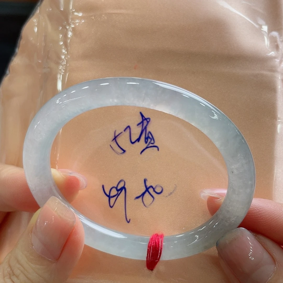 翡翠手镯未镶嵌翡翠手镯