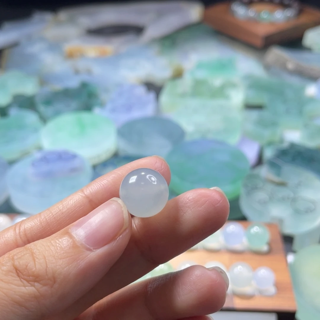 l***r定制翡翠未镶嵌珠子