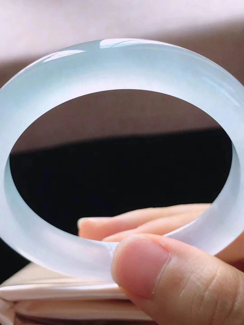 小六一开，老种白冰翡翠手镯，种老起光，完美