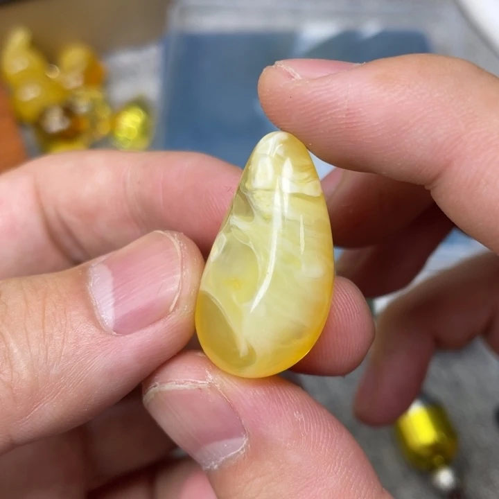 琥珀未镶嵌珠宝奇石