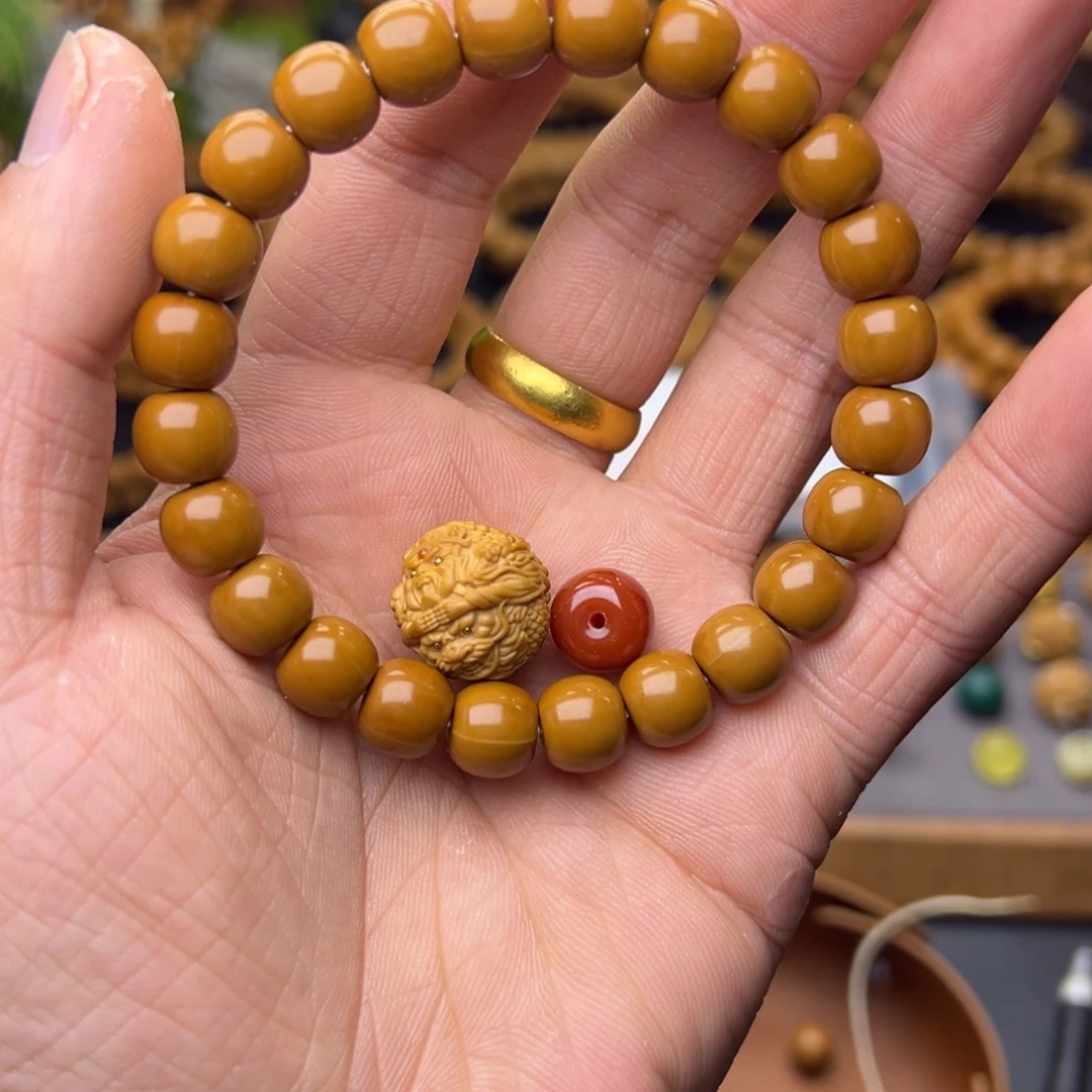 刘***轩吊坠猴头核桃老型➕双龙财神➕配饰红