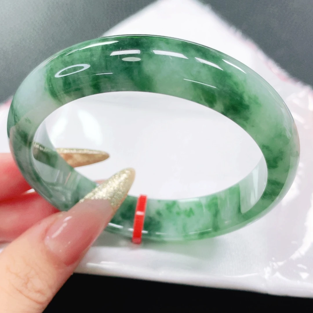 翡翠手镯未镶嵌56圈