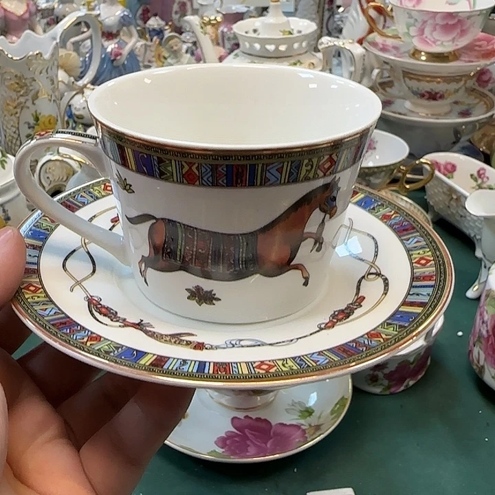 鹿与海陶瓷有限公司