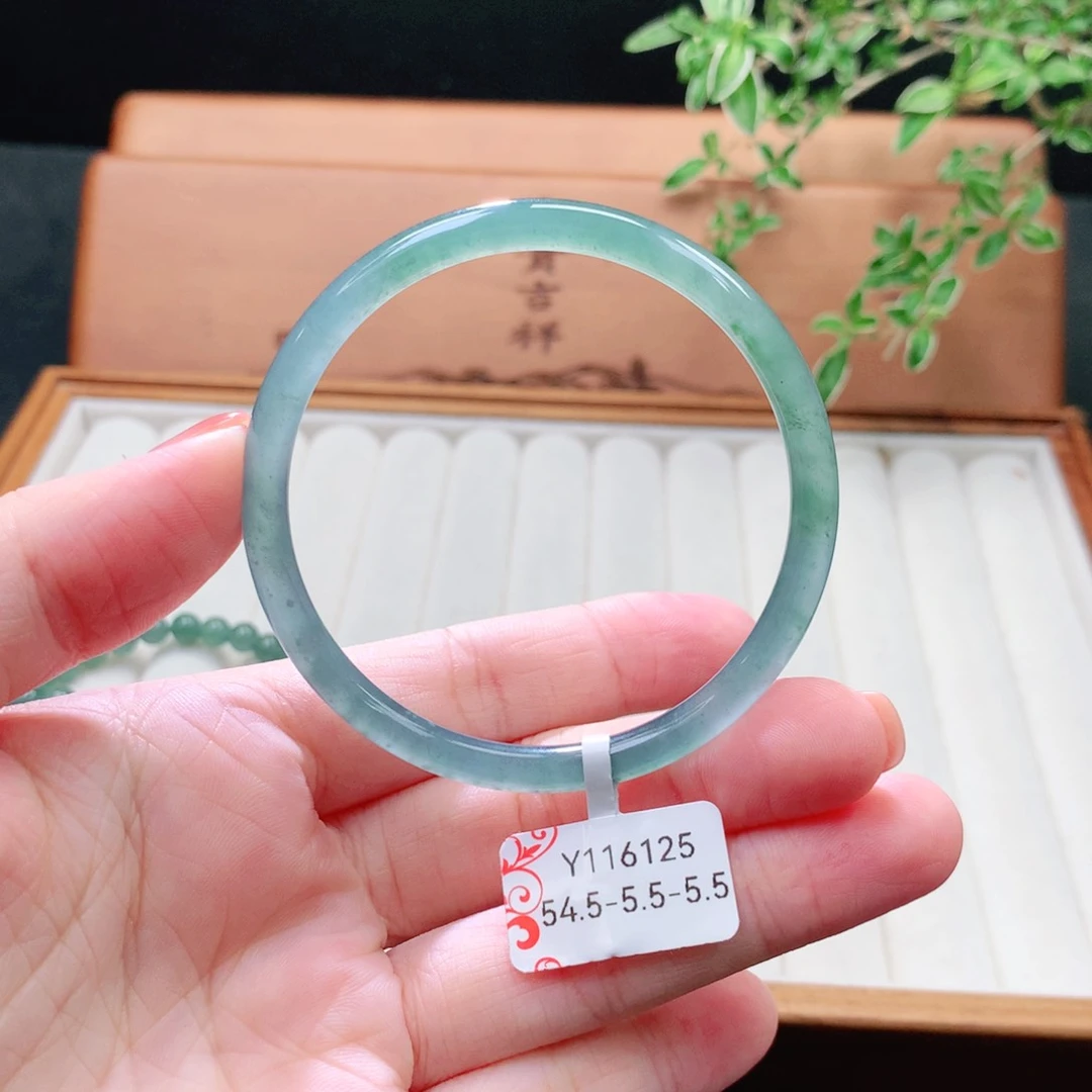 未镶嵌手镯（圆镯）翡翠